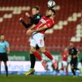 Luca Schuler im Kopfballduell im Nachholspiel in Zwickau