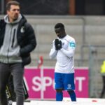 Conteh vor seiner Einwechslung im Dreisamstadion